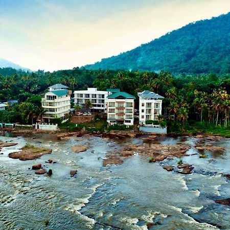 Athirappilly Athirapilly River Resort المظهر الخارجي الصورة