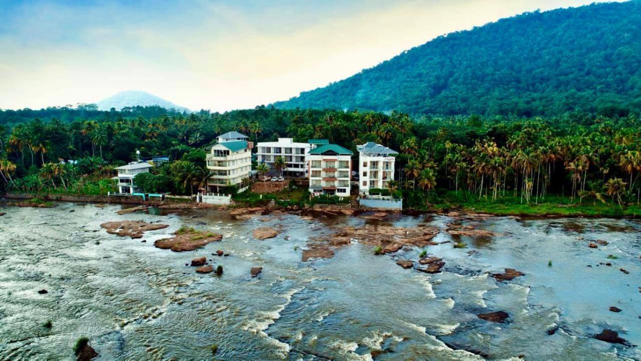 Athirappilly Athirapilly River Resort المظهر الخارجي الصورة