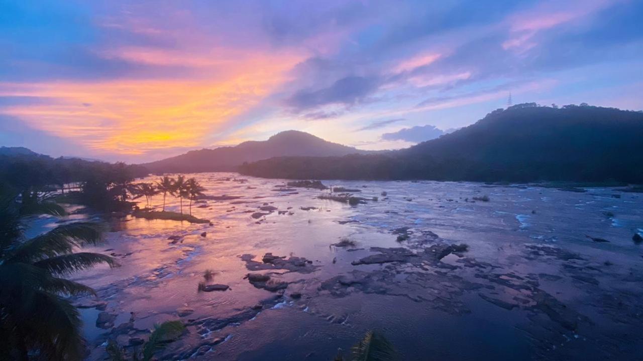 Athirappilly Athirapilly River Resort المظهر الخارجي الصورة