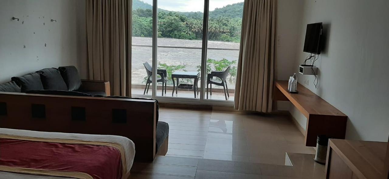 Athirappilly Athirapilly River Resort المظهر الخارجي الصورة