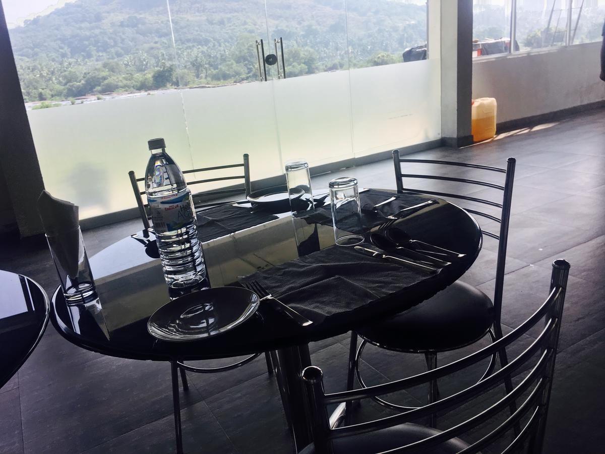 Athirappilly Athirapilly River Resort المظهر الخارجي الصورة
